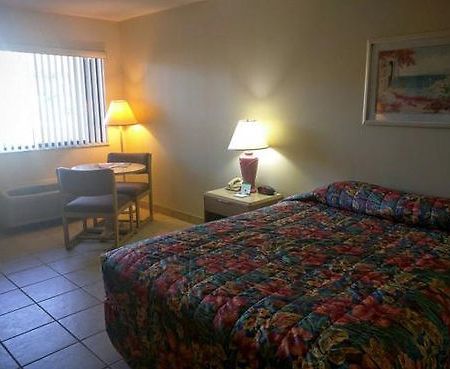 Cypress Cove Nudist Resort Poinciana Exterior foto