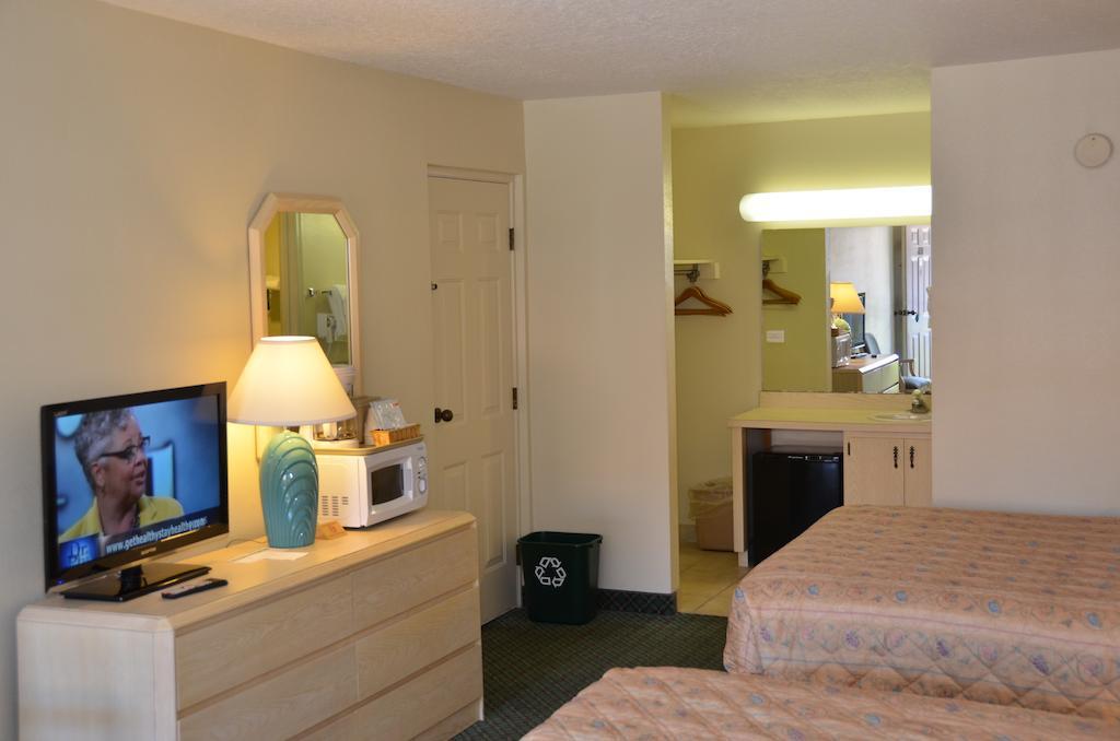 Cypress Cove Nudist Resort Poinciana Habitación foto
