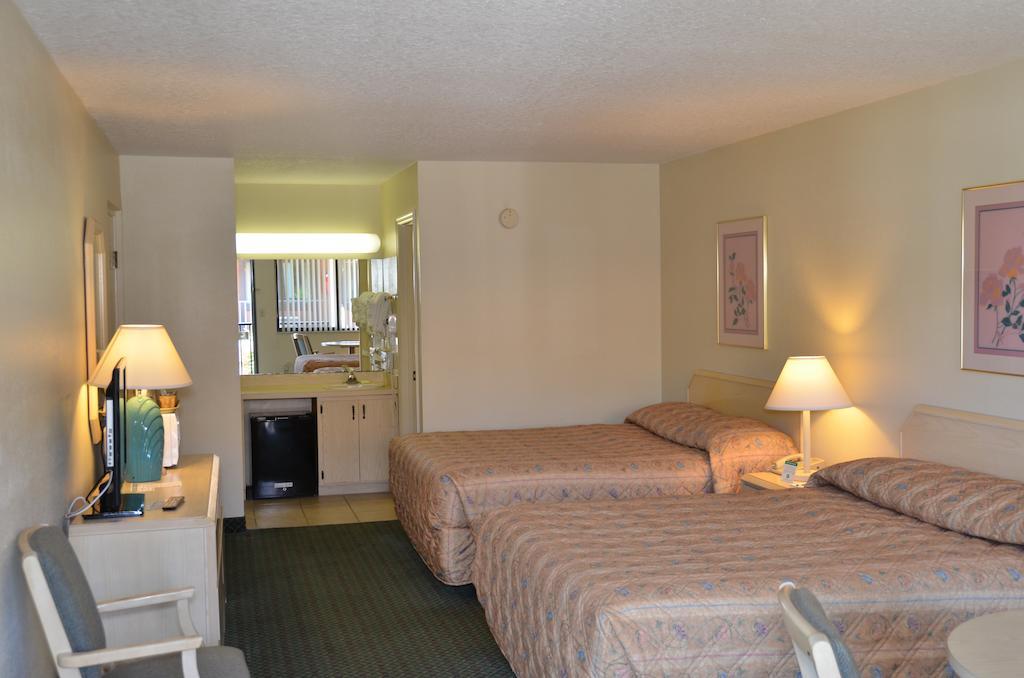 Cypress Cove Nudist Resort Poinciana Habitación foto